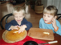 Jak zabavit děti doma:  Sýrové hrátky