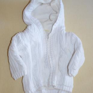 Bílý pletený svetřík